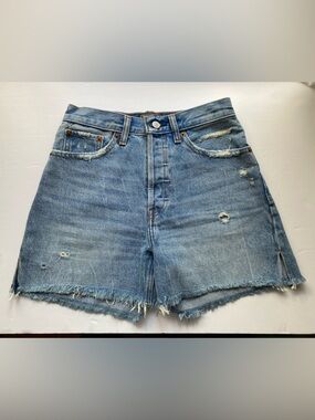 EUC Abercrombie & Fitch High Rise 4” shorts Medium wash 24/00